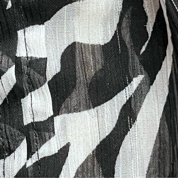 Harvé Bernard Zebra Print Sheer Pleated Button Down Blouse Size 8 Y2K - Picture 10 of 11